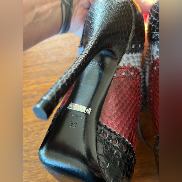 GUCCI “Gia” Leather Oxford Pump. Size 39 /9. Near-perfect condition. - Picture 11 of 16